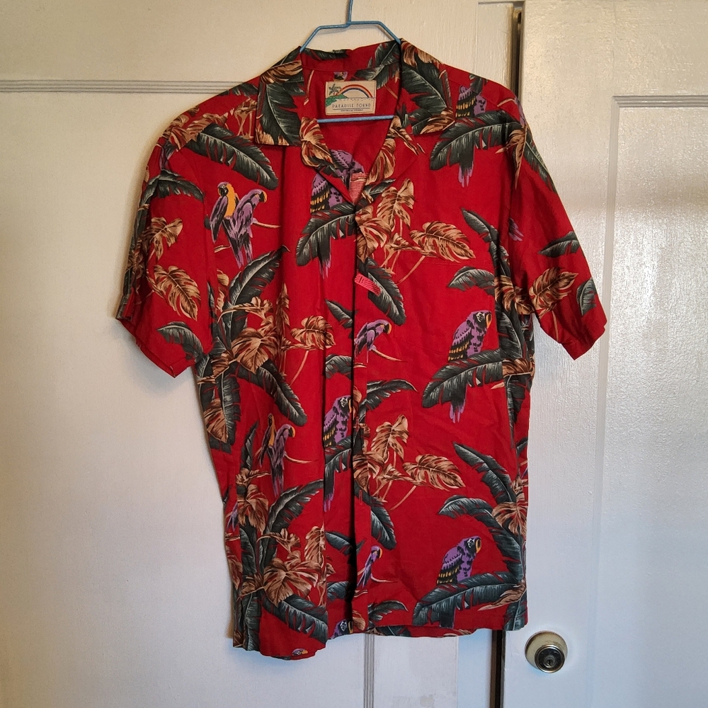 Men's Hawaiian short sleeve button down shirt red with parrots
